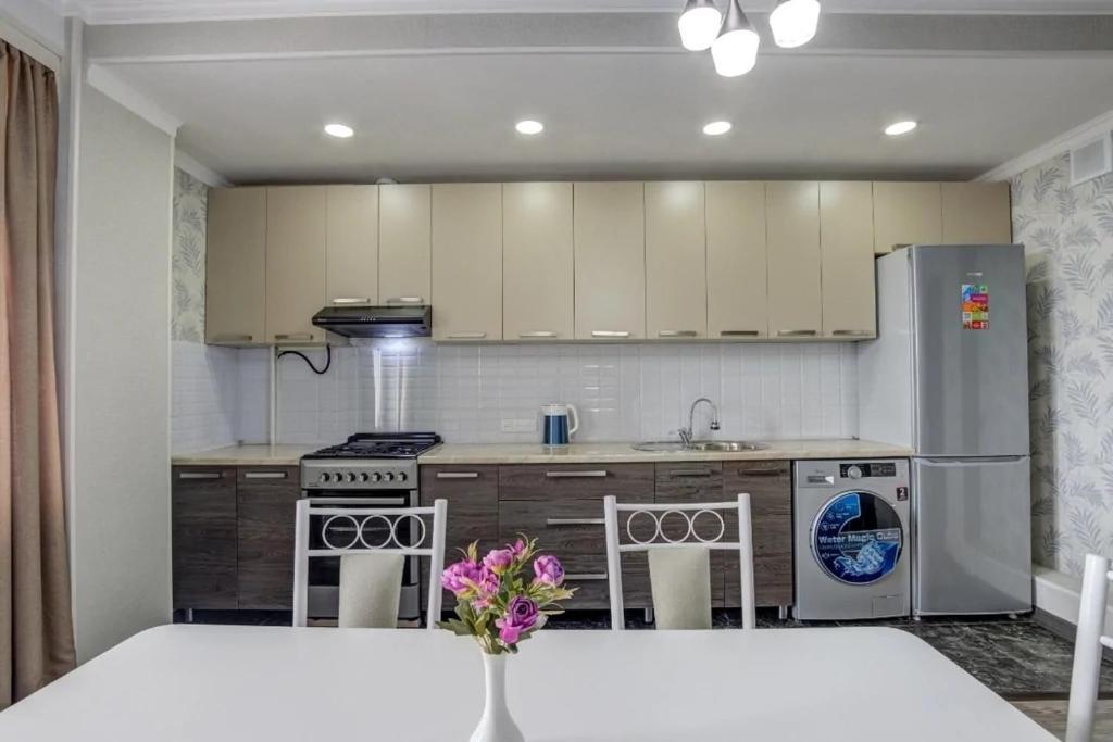 Apartments For Rent Bishkek Esterno foto